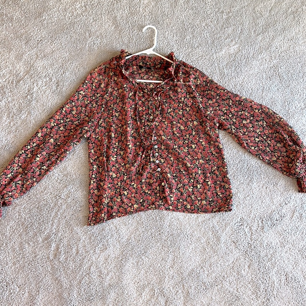 Vici floral fall blouse . Sheer top . Wear w cami or nude bra.